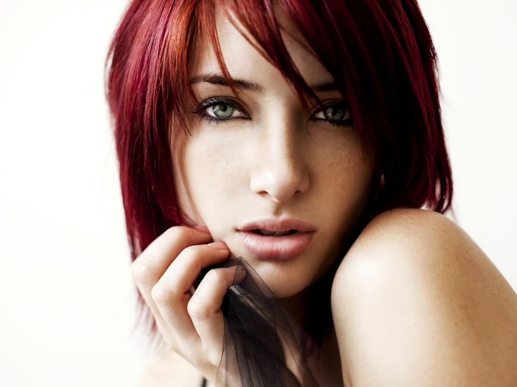 Susan Coffey, модель, рыжая, взгляд, веснушки 1024x768