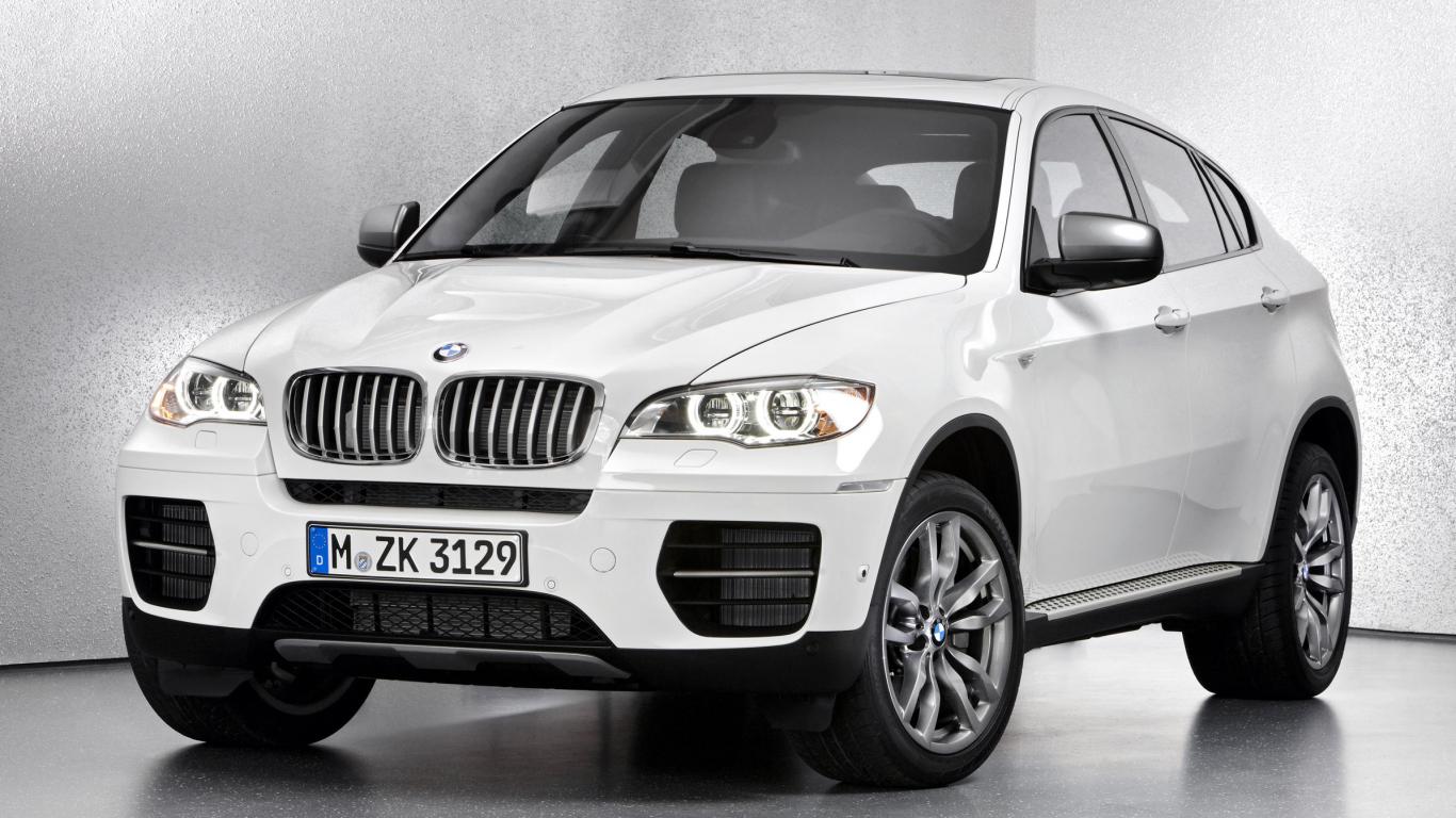 Белый BMW X6 - король дорог 1366x768
