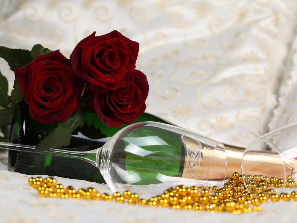 Розы, шампанское, бакалы, бусы 1024x768