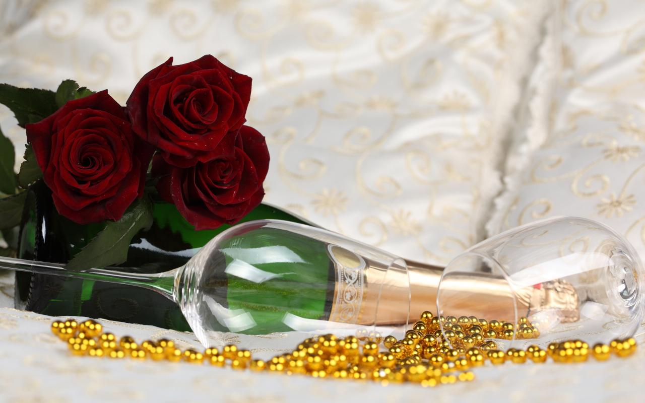 Розы, шампанское, бакалы, бусы 1280x800