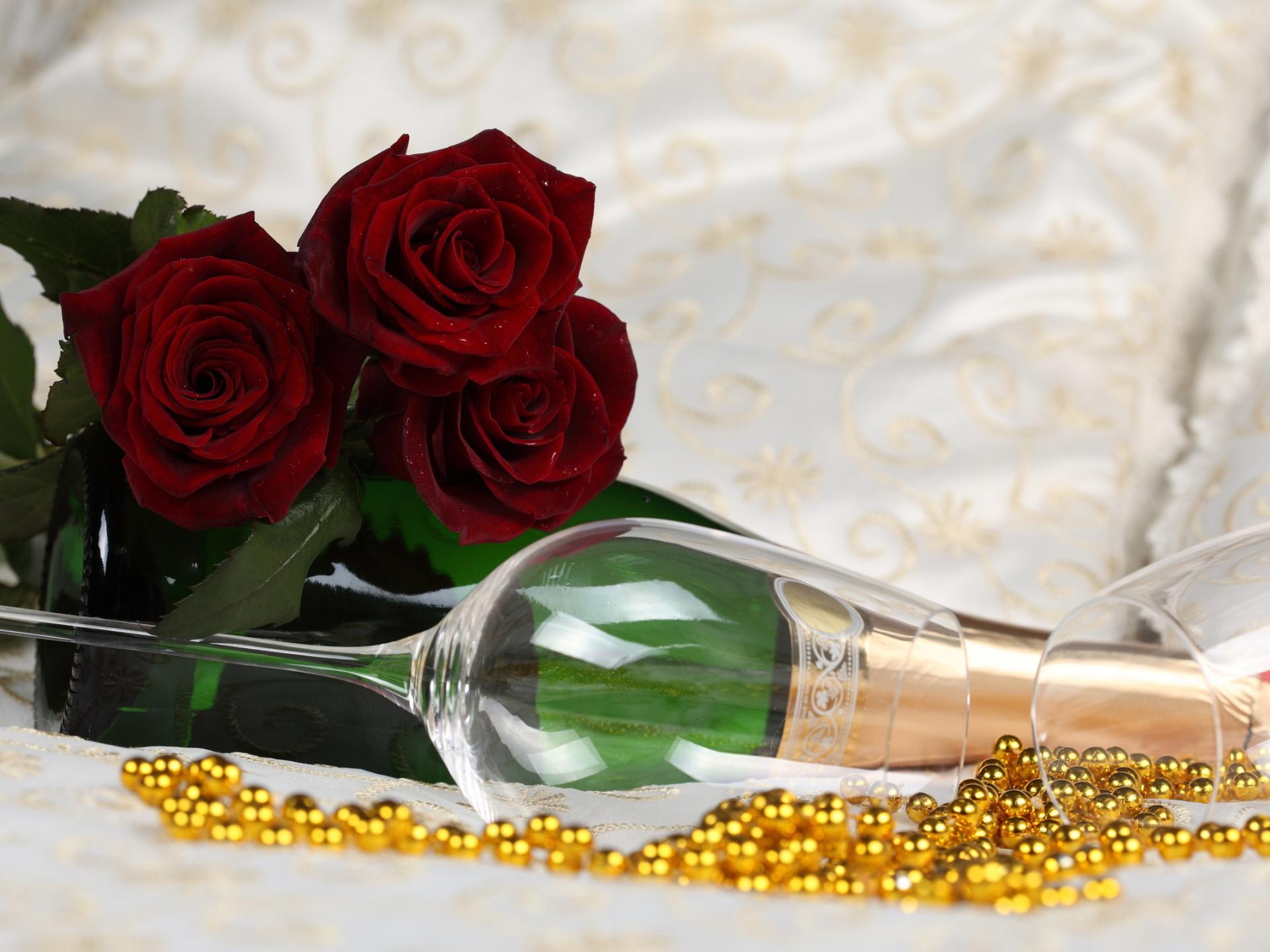 Розы, шампанское, бакалы, бусы 1920x1440